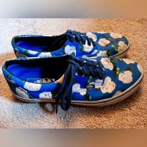 Blue floral print low top vans 🟦🌸🟦